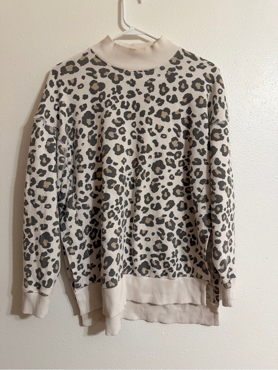 American Eagle Outfitters Sweaters - American Eagle Mock Neck Sweatshirt size xs Cheetah print oversized